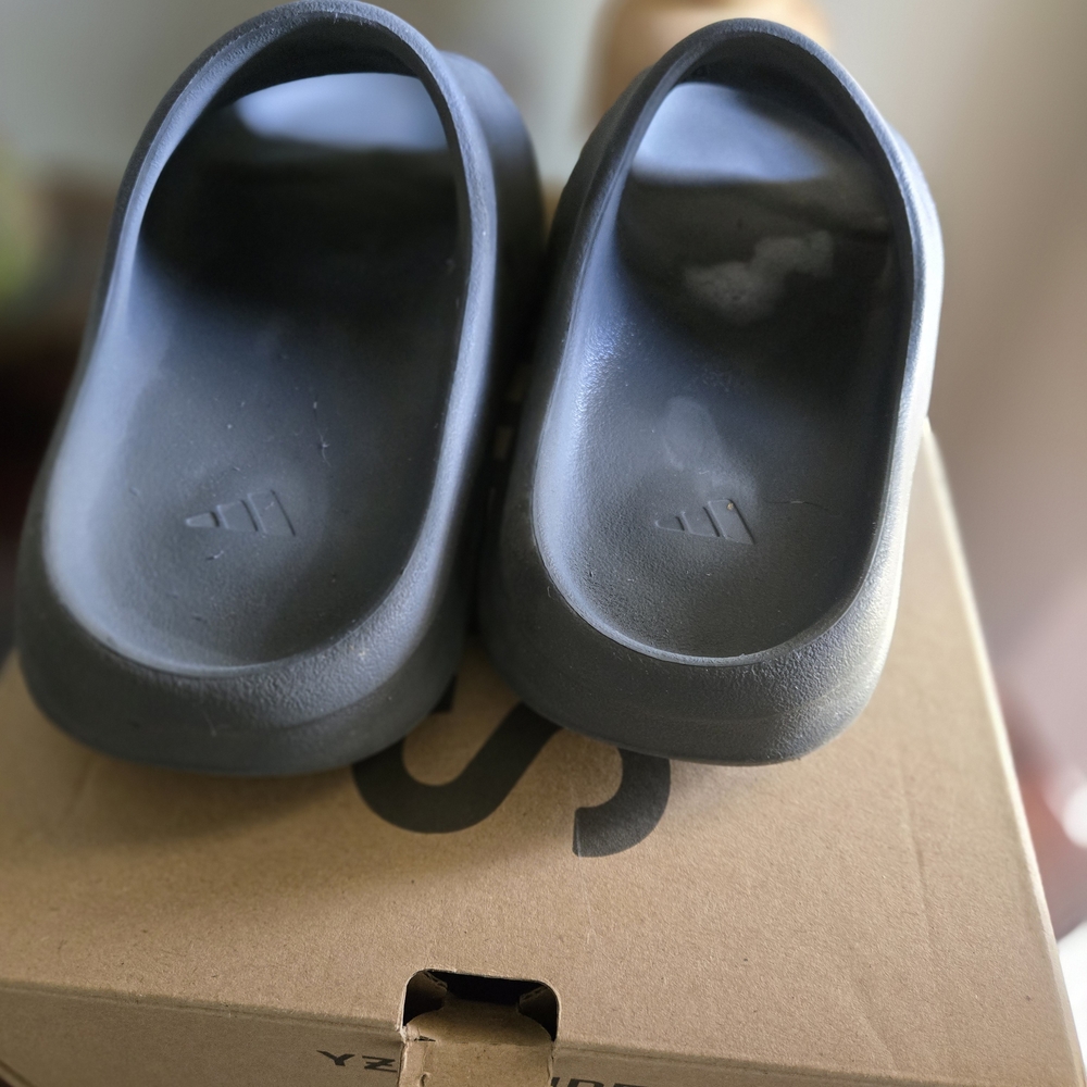 Yeezy Slides Slate Grey - Picture 4 of 5